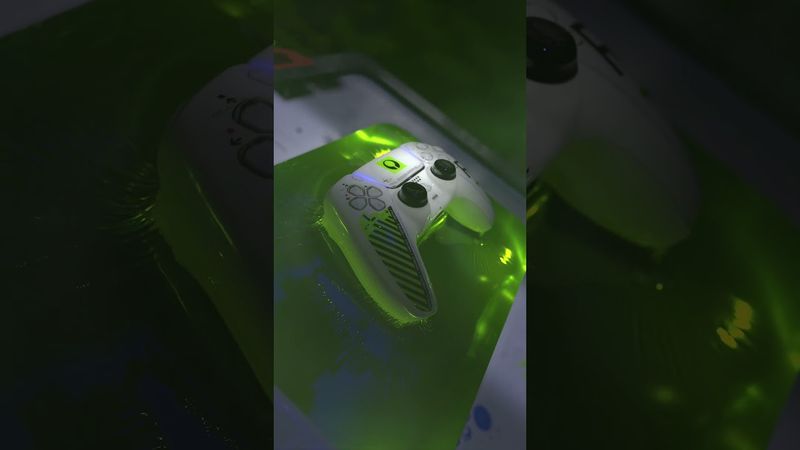 Extract the Marathon Limited Edition DualSense controller into your personal collection.