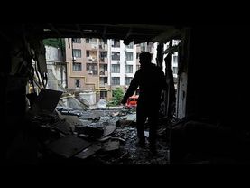 Russian strikes on Kyiv kill one and injure six as fires break out in the city