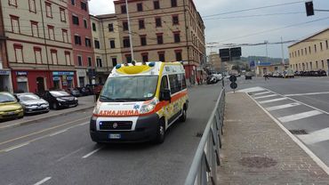[Whistle siren-fischio] Ambulanza croce gialla Ancona in emergenza