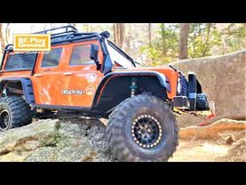 RC Car Traxxas TRX4 D110 Defender Rock Climbing Action 2