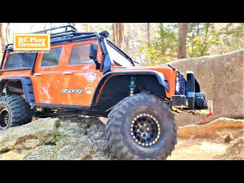 RC Car Traxxas TRX4 D110 Defender Rock Climbing Action 2