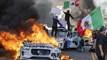 Протестующие в Лос-Анджелесе вступили в стычки с полицией на главном шоссе