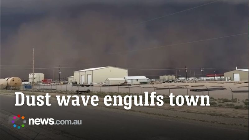 Massive wall of dust surrounds Texas town