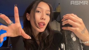 ASMR ☆ Mouth Sounds w/ hand movements (+mic triggers)