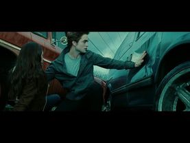 Я не слепая! Ты остановил фургон ( Эдвард спасает Бэллу )\ Сумерки ( Twilight )