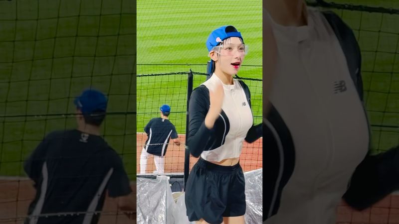 자체 발광 희정님 #정희정 #정희정치어리더 #ktwiz #kt위즈 #kt위즈치어리더