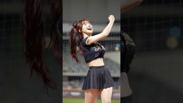 多慧自己cue模仿球員上壘慶祝動作 下次可以去當代跑了🤣@lee_dahye #李多慧 #이다혜 #cheerleader #fancam #shorts