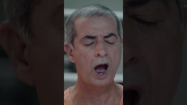 ما بيعرف يحب لما يكون جوعان وقرر يطعميها سمك 😂 #كذب_أبيض #اندريه_سكاف #وطن_اورجينال #اكسبلور