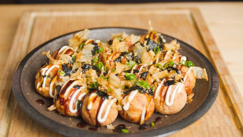 Японская уличная еда - Такояки!