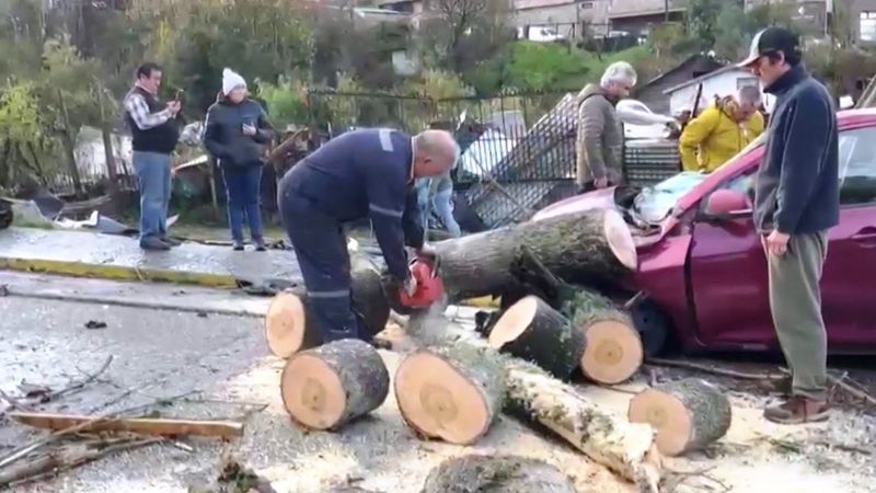 Смерч разрушил дома в чилийском городе Пуэрто-Варас