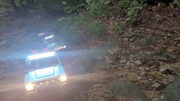 1/8 cross rc Cougar & 1/8 yk Bronco wet mountain trail