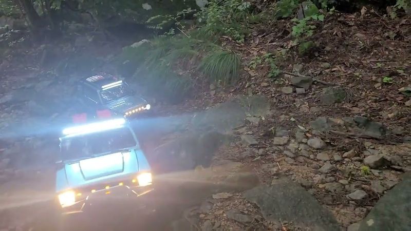 1/8 cross rc Cougar & 1/8 yk Bronco wet mountain trail