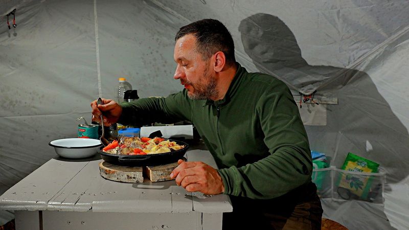 НАПАДЕНИЕ МЕДВЕДЯ НА ЛОВУШКУ! ДОБРАЛСЯ ДО БАЗЫ. ДОБЫЛ  РЫБЫ. 12 ДНЕЙ ВЫЖИВАНИЯ. МЕТАЛЛ ЕСТЬ.