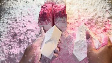 Fresh Gym Chalk x Pink Holi x Babypowder 🩷🤍 #asmr #asmrsounds #gymchalk #gymchalkasmr #fyp