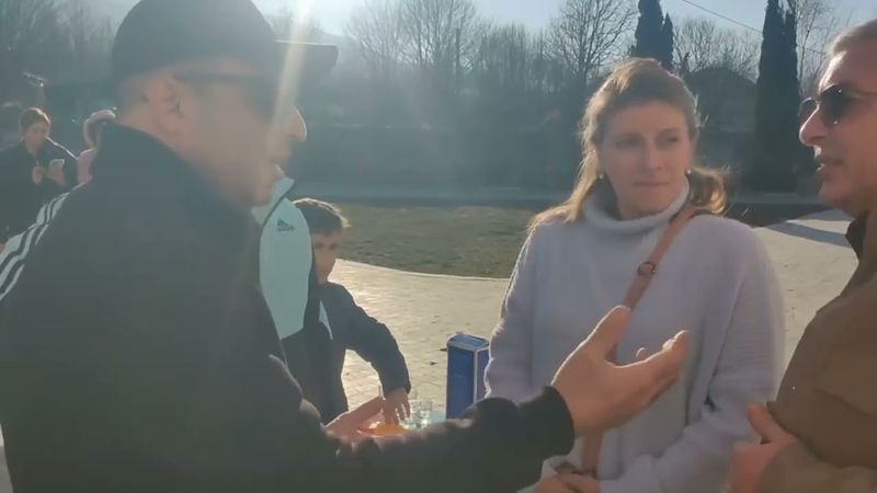 Армения  страна дружественная к России. Иноагент проводит опрос местных жителей по событиям в РФ.