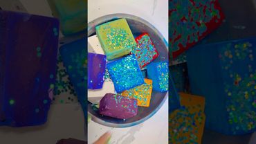 Vivid Blues #crushingtime #oddlysatisfying #relax #rainbowsoap #satisfying #crunchycrumbles