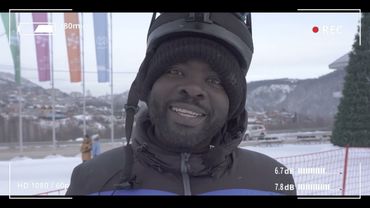 Черный Сибиряк в белом снегу. Как Hиггa не мёрзнет зимой в Сибири #россия #сибирь #зима #красноярск