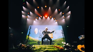 SQWOZ BAB: VLOG с концертов, делаем сказку на 7000 человек