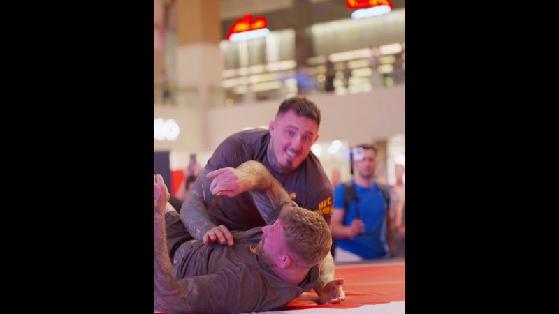 Tom Aspinall is looking SHARP! 👏 #ufc321