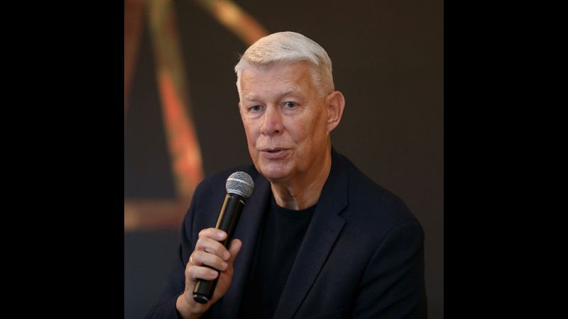 Zatlers: Vajadzīga Eiropas valstu militāra klātbūtne Ukrainā jau miera sarunu procesā