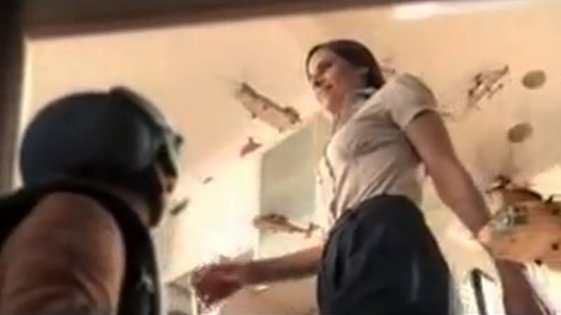 Giantess in Exército Redoxon Zinco Commercial
