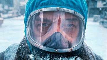 99% Людей вымерло из-за ЯДОВИТОГО СНЕГА, а выжившие становятся PAБAMИ гигантских монстров [пересказ]