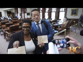 Polisi mengawal Demokrat Texas untuk mencegah aksi mogok pemilihan ulang distrik baru