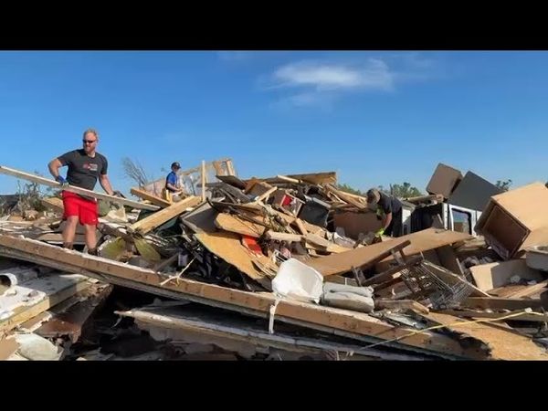 Roofless houses, upside-down cars: deadly tornado damage in the southern US | AFP
