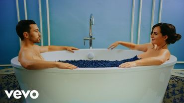 MAX - Blueberry Eyes (feat. SUGA of BTS) [Official Music Video]