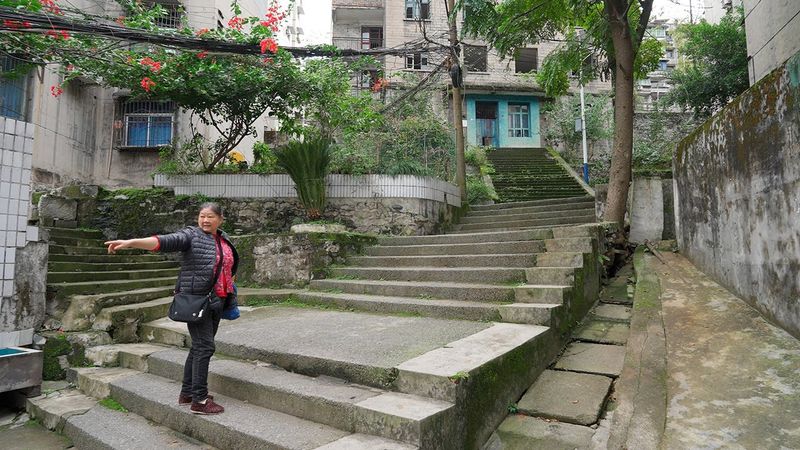 China Old Town Walk. A once-prosperous mining town forgotten by time. Songzao(松藻), Chongqing・4K