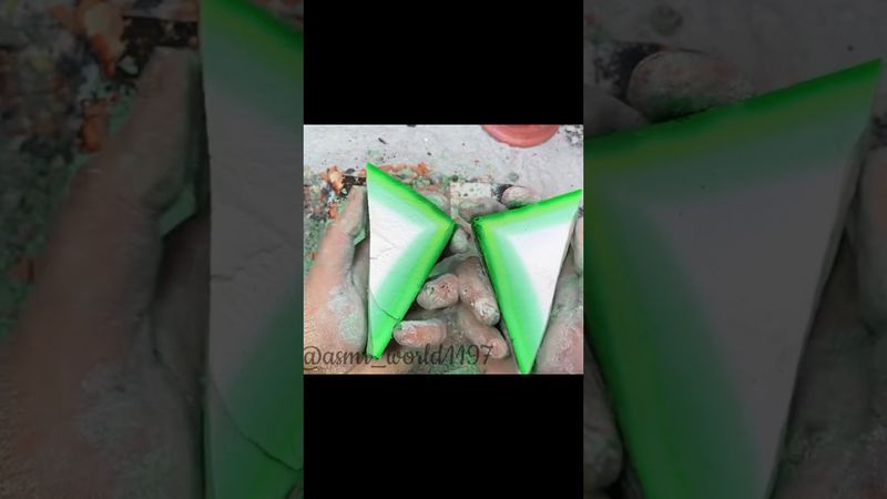 Vivid Green #relax #crushingtime #oddlysatisfying #sandmentcrushing #satisfying #crunchycrumbles