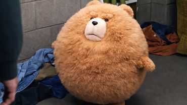 Третий лишний (2 сезон) — Русский трейлер (Субтитры, 2026)