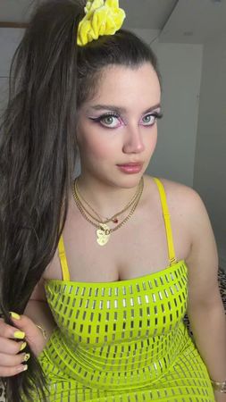 Tinker Bell 🧚🏻 #tinkerbell #viral #beauty #yellow 