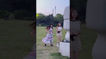 Кому нравятся такие танцы под такие песни 🤣 | Зубарев #shorts