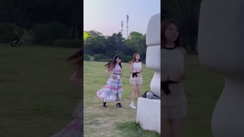 Кому нравятся такие танцы под такие песни 🤣 | Зубарев #shorts