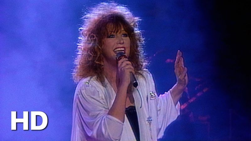 Алла Пугачёва - Я тебя поцеловала (Official Video) [«Рождественские встречи»]