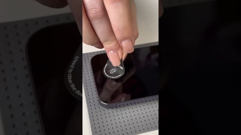 Видео инструкция по установке защитной пленки на экран телефона