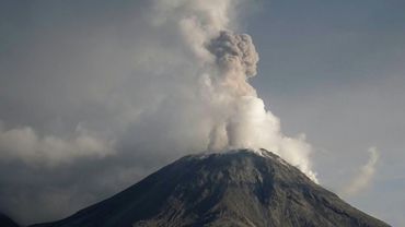 Indonesia volcano erupts with kilometre-high ash cloud | AFP