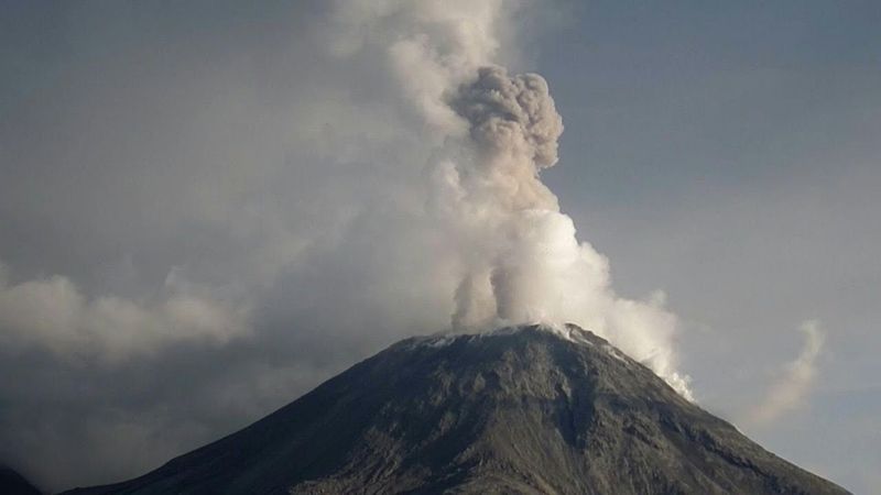 Indonesia volcano erupts with kilometre-high ash cloud | AFP