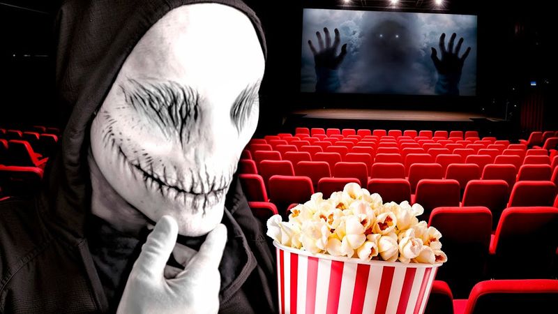 Я РАБОТАЮ В КИНОТЕАТРЕ, где НЕЛЬЗЯ НАРУШАТЬ ПРАВИЛА! (Жуткие истории с Reddit)