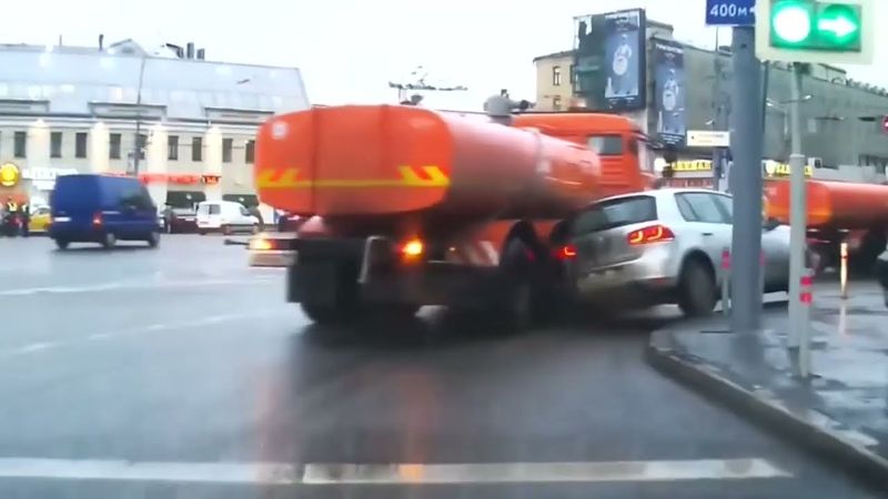 ЖЕСТЬ!!! Слабонервным не смотреть! ЖУТКИЕ аварии и ДТП на дороге. Невнимательные водители.