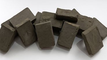 Black Crunch Explosion 💣🖤 So Dusty, So Satisfying! 💨💥#asmr#oddlysatisfying#charcoal #crunchycrumbles