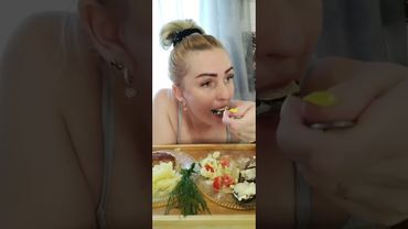 Мукбанг пюре котлета с сыром салатик