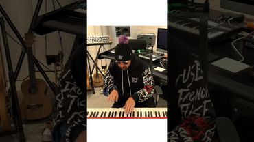 Иностранец влюбился в русскую песню🇷🇺.                                              #russia #россия