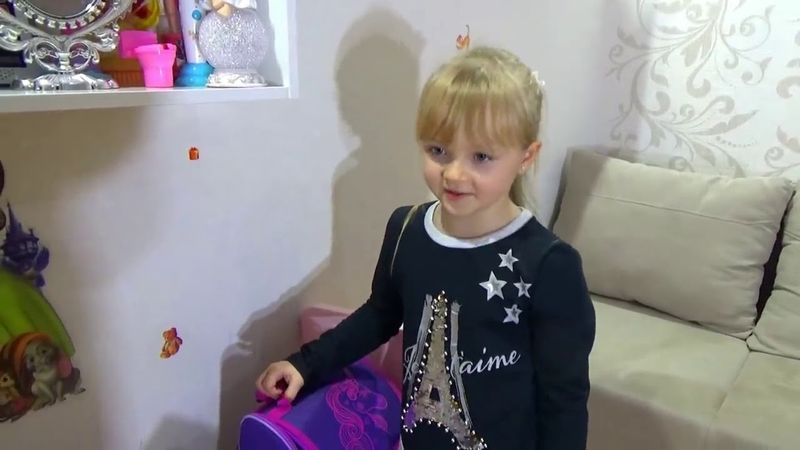 Маргарита СПАСАЕТСЯ от папы Плохие оценки в ШКОЛЕ