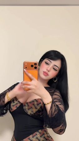 In love with my dress 😭🖤