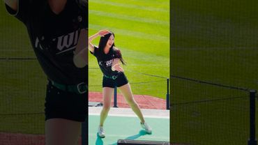 다시 복귀한 황재균 등장송 #김정원 #김정원치어리더#ktwiz #kt위즈 #kt위즈치어리더