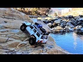 RC Car XtraSpeed SCX10 Jeep Cherokee Creek Rock Climbing