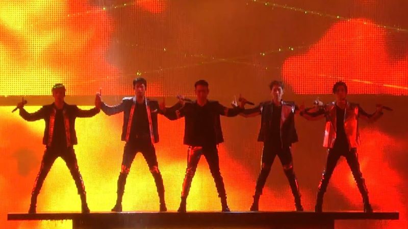 SHINee ~ Lucifer ` [SMTown Live] World Tour IV - Ajinomoto Stadium , Tokyo - Japan • 2014