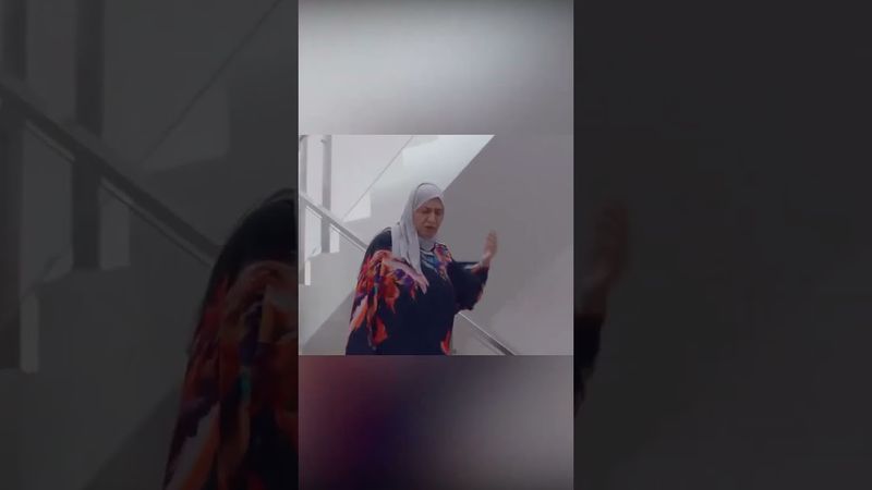 أبوك اللي تقاعد وتفرغلك في البيت 🙆🏻‍♂️😂 مافيه نوم ولا راحة